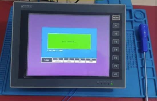 Thay LCD cho màn hình Hitech các lỗi bị sọc LCD, LCD không sáng