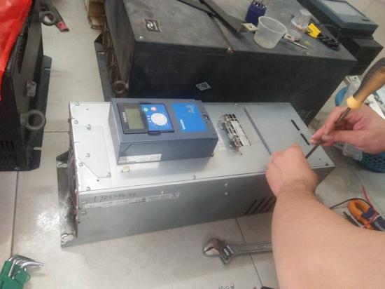 Sửa biến tần Vacon Giá rẻ lấy ngay với linh kiện luôn có sẵn