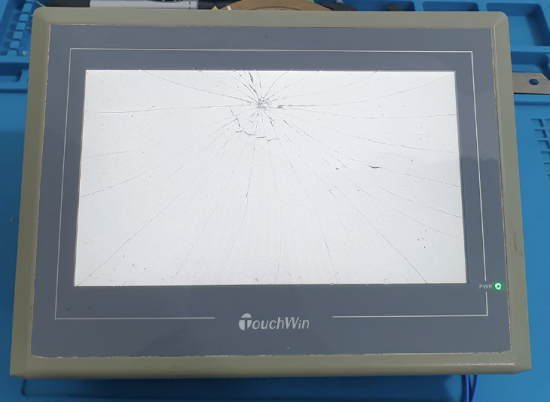 Sửa màn hình HMI Xinje Touchwin màn hình bị sọc do hư hỏng tấm LCD