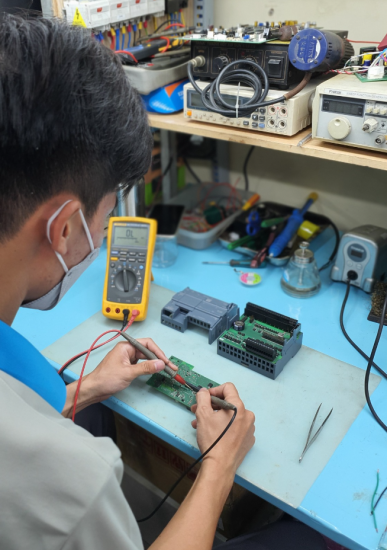 Các lỗi thông dụng của bộ lập trình PLC Mitsubishi và kinh nghiệm Catec từng sửa Qua