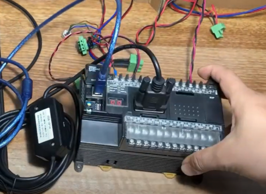 Chuyên sửa chữa bộ lập trình PLC hãng Omron báo lỗi